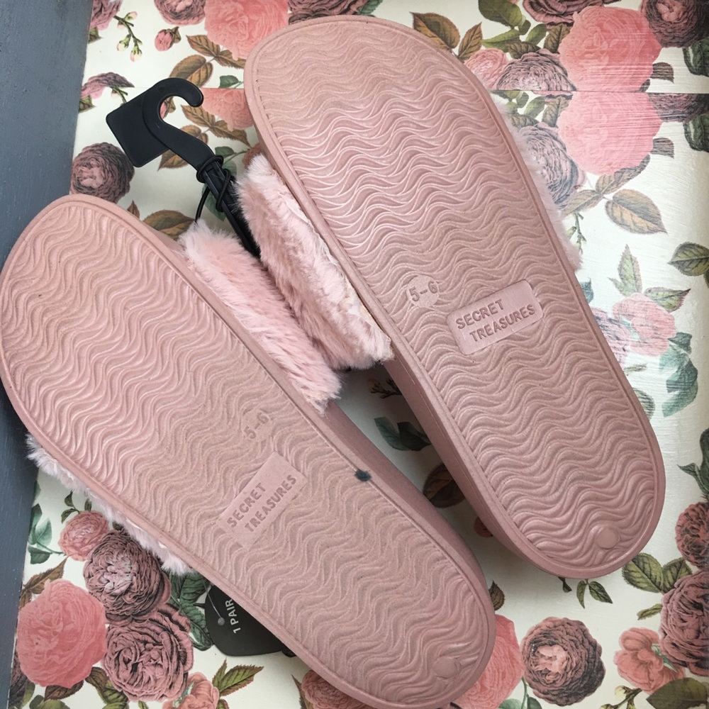 ๐ HP! ๐ slides โข blush โข faux fur โข 5/6 - Picture 6 of 6